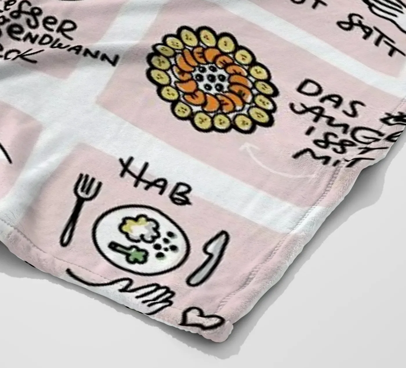 Essen Fleecedecke von Geborgen Wachsen x JUNIQE
