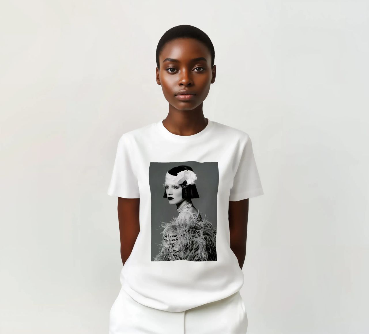 Feathers I t-shirt da Runway Collective