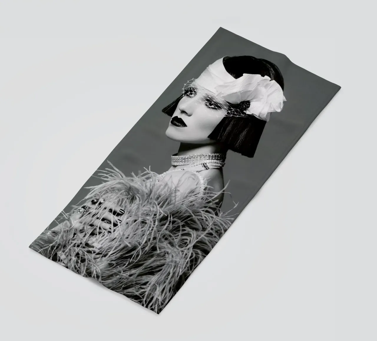 Feathers I telo mare da Runway Collective