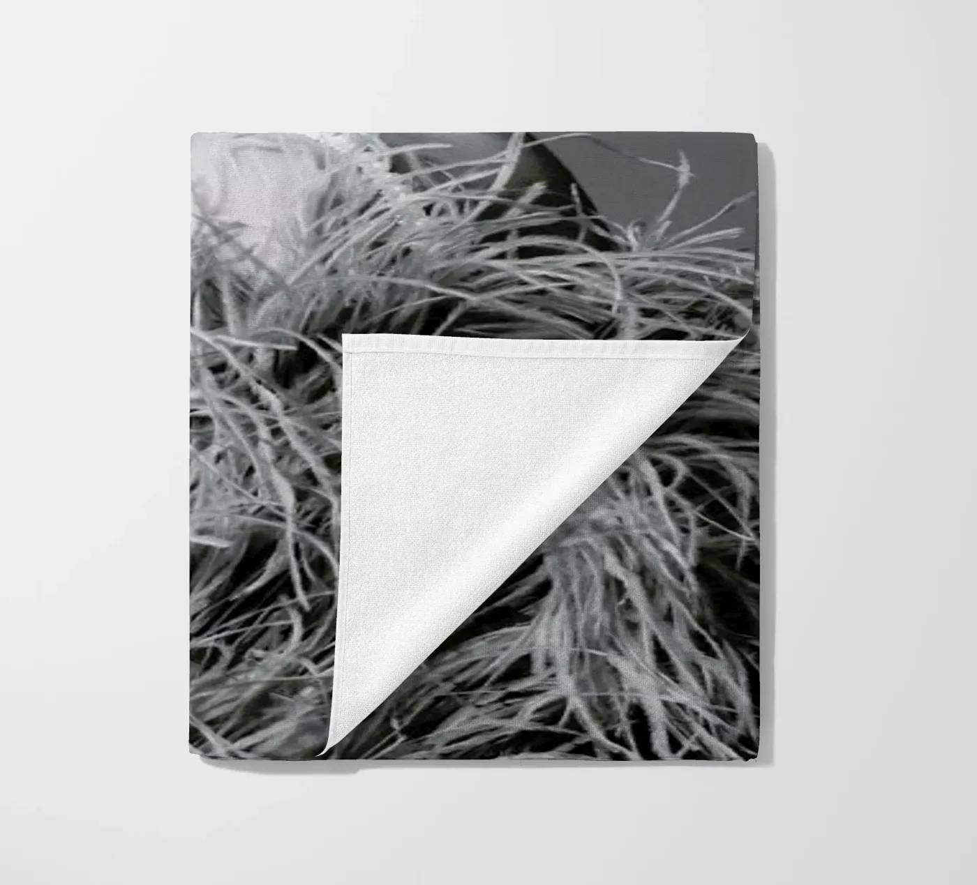 Feathers I telo mare da Runway Collective