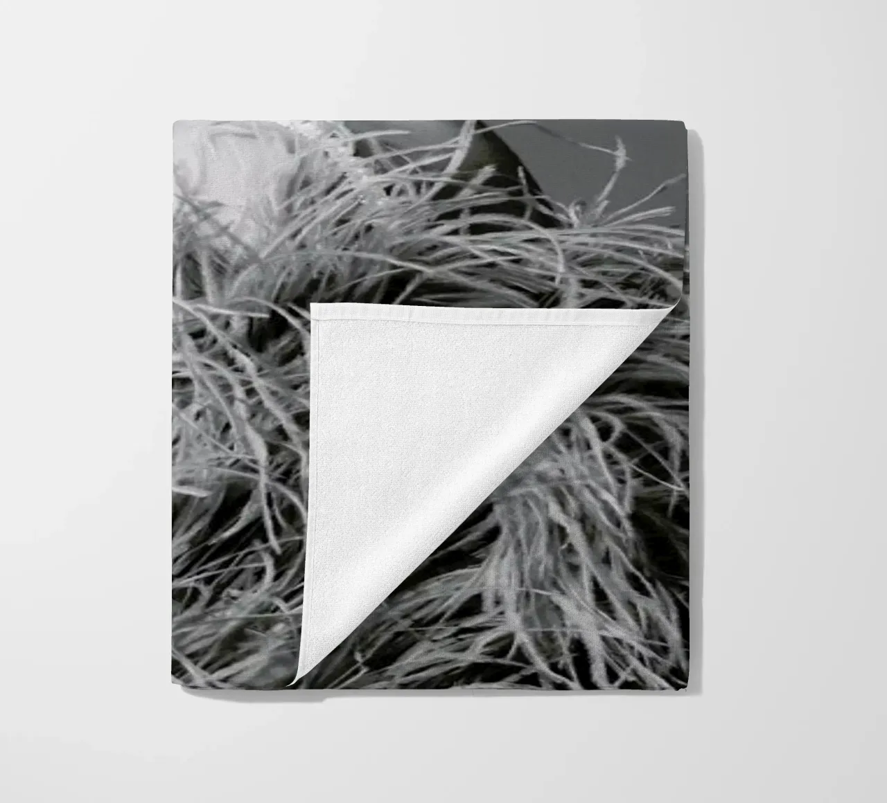 Feathers I telo mare da Runway Collective