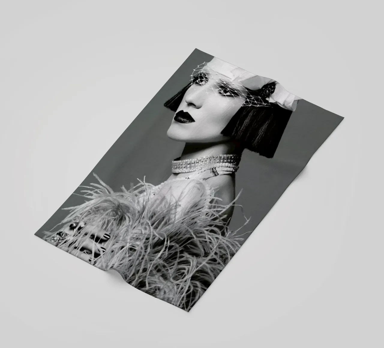 Feathers I toalla de playa de Runway Collective
