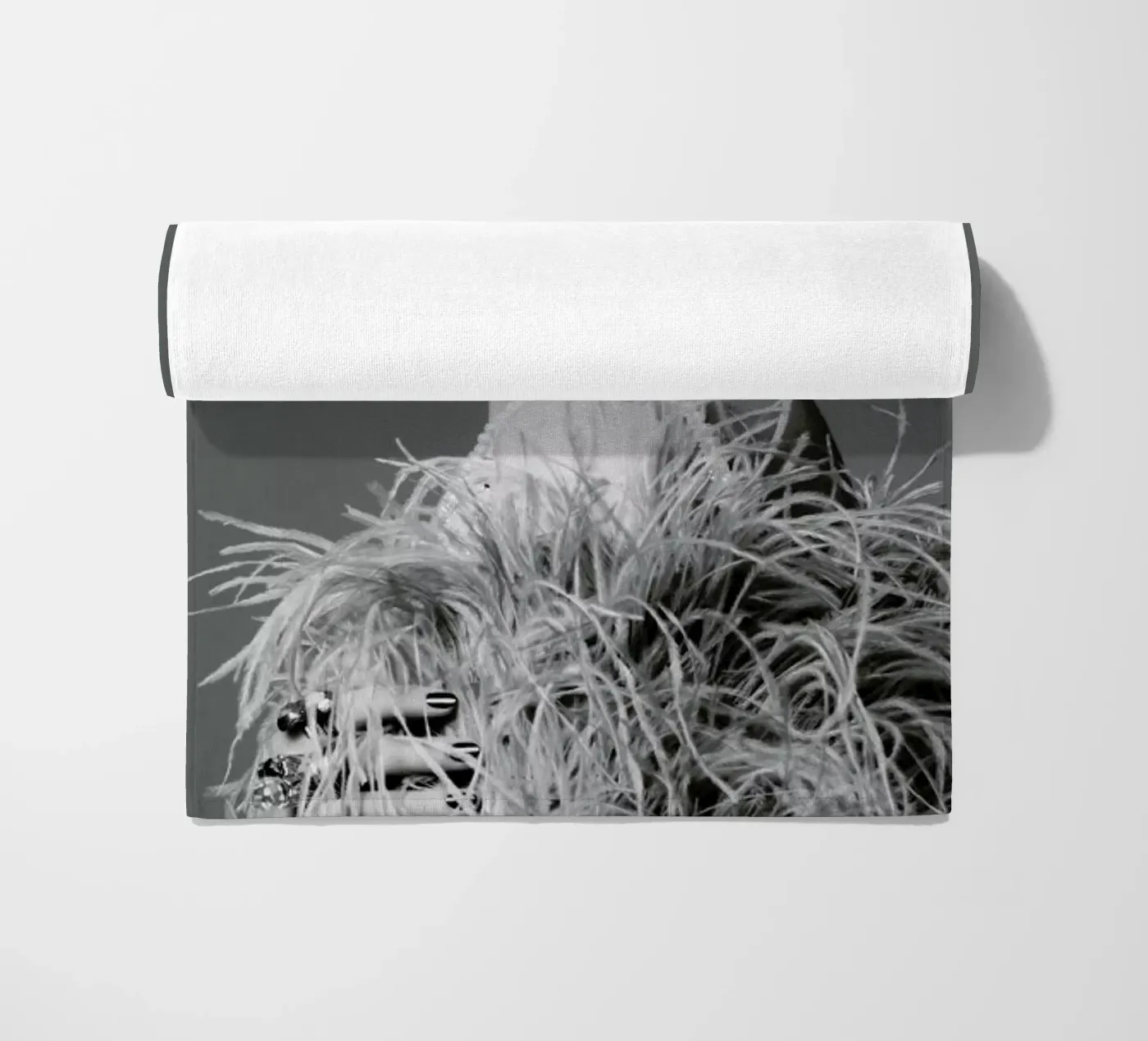 Feathers I telo mare da Runway Collective