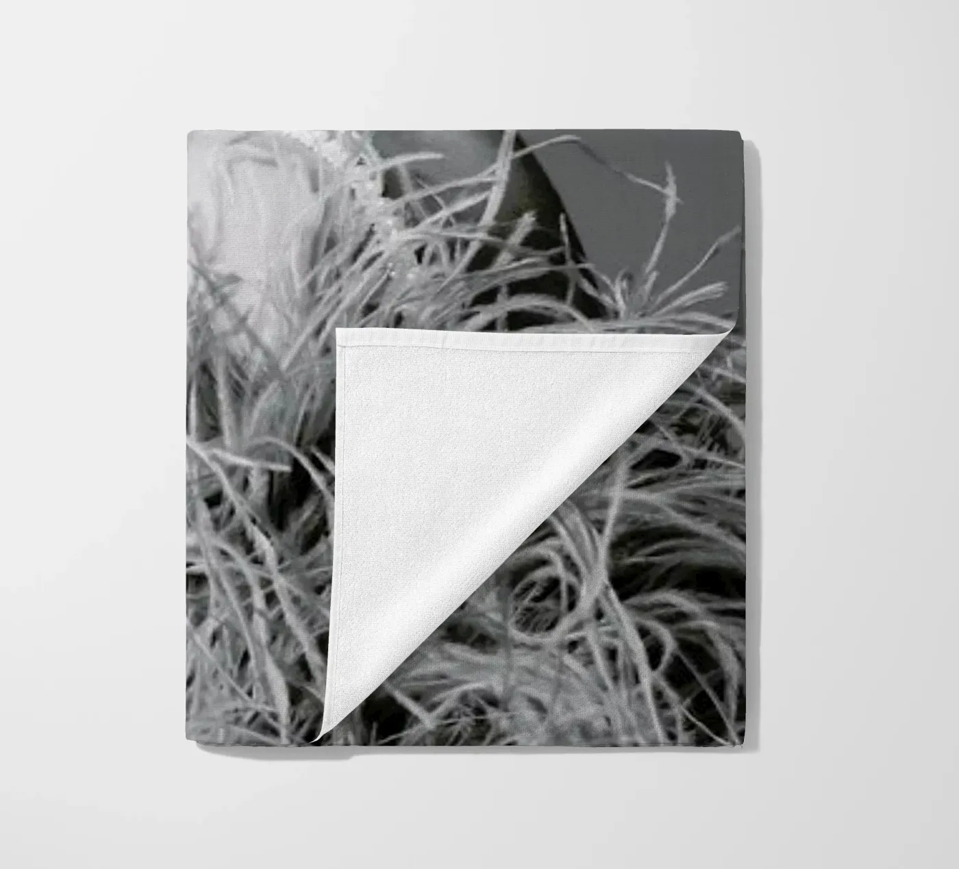 Feathers I telo mare da Runway Collective