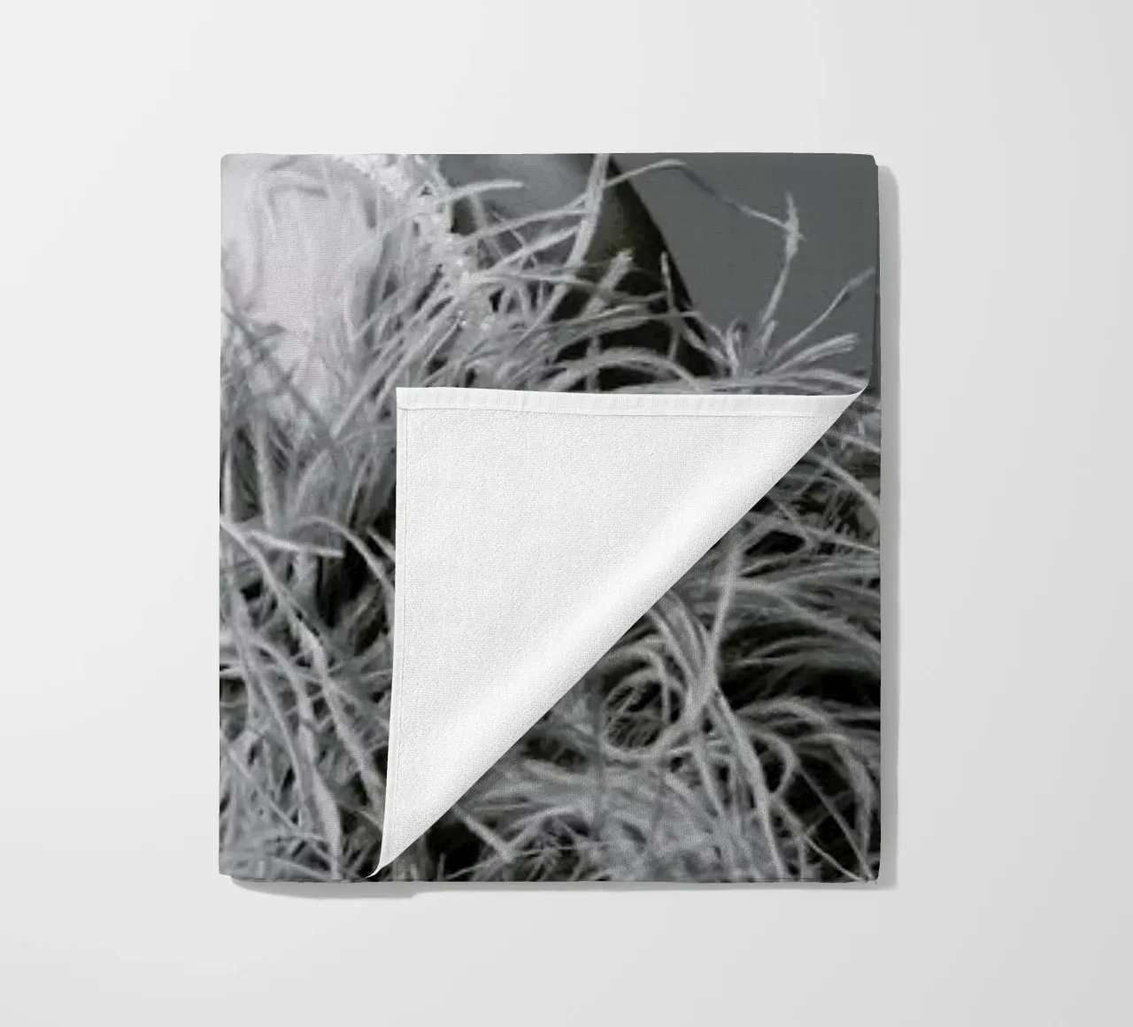 Feathers I telo mare da Runway Collective