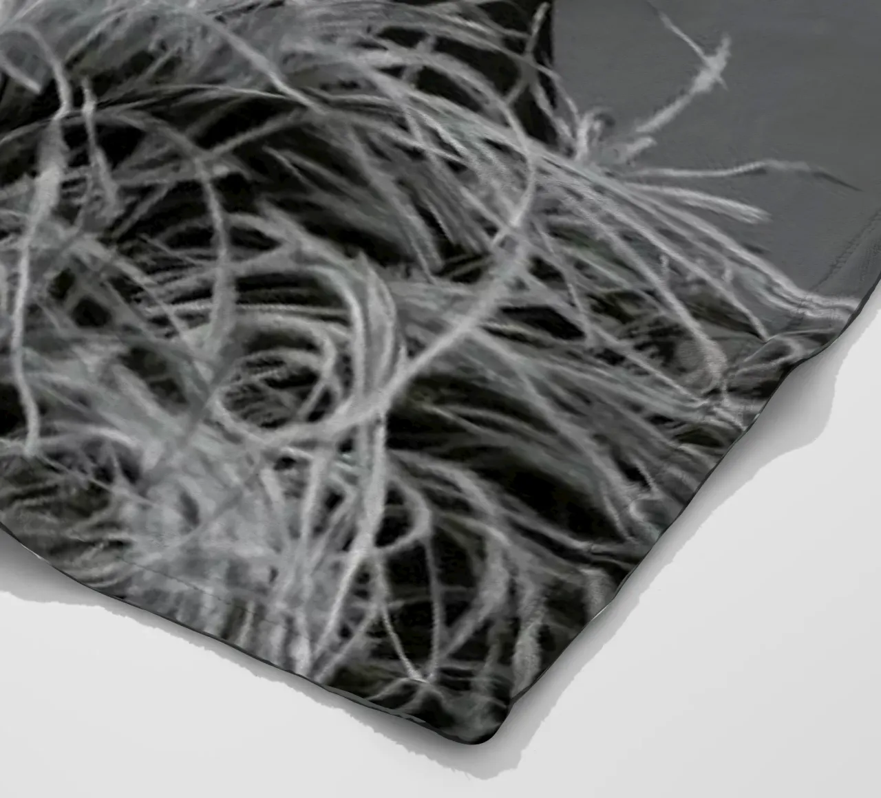 Feathers I coperta in pile da Runway Collective