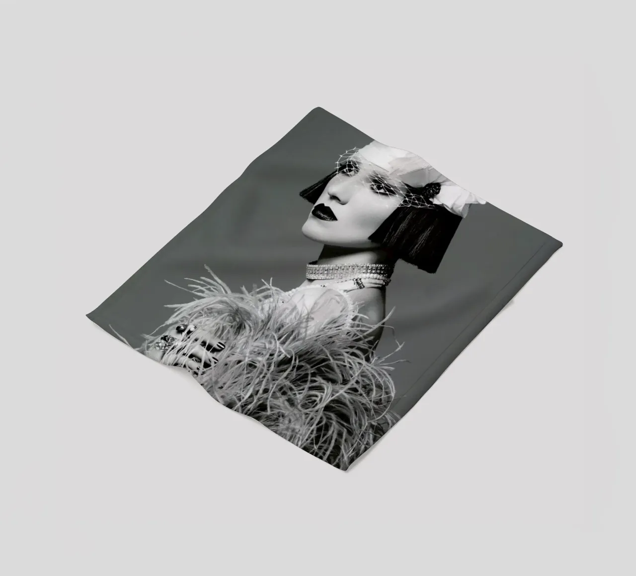 Feathers I coperta in pile da Runway Collective