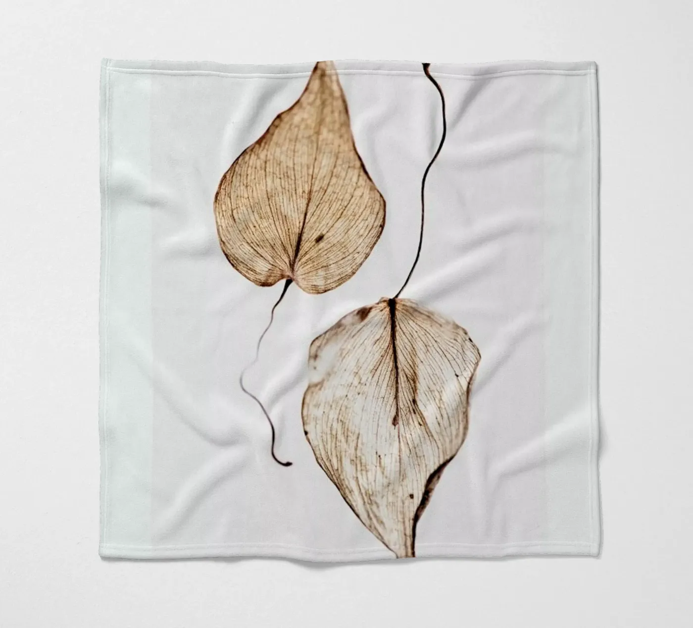 Delicate Leaves coperta in pile da Flora & Fauna