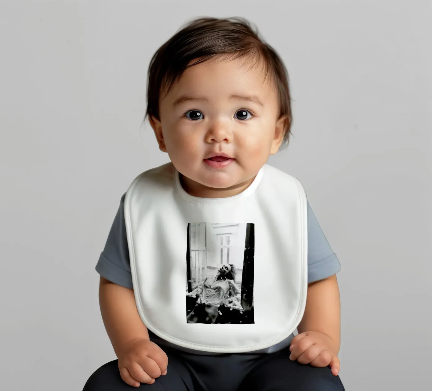 Reclining bavaglino da Runway Collective