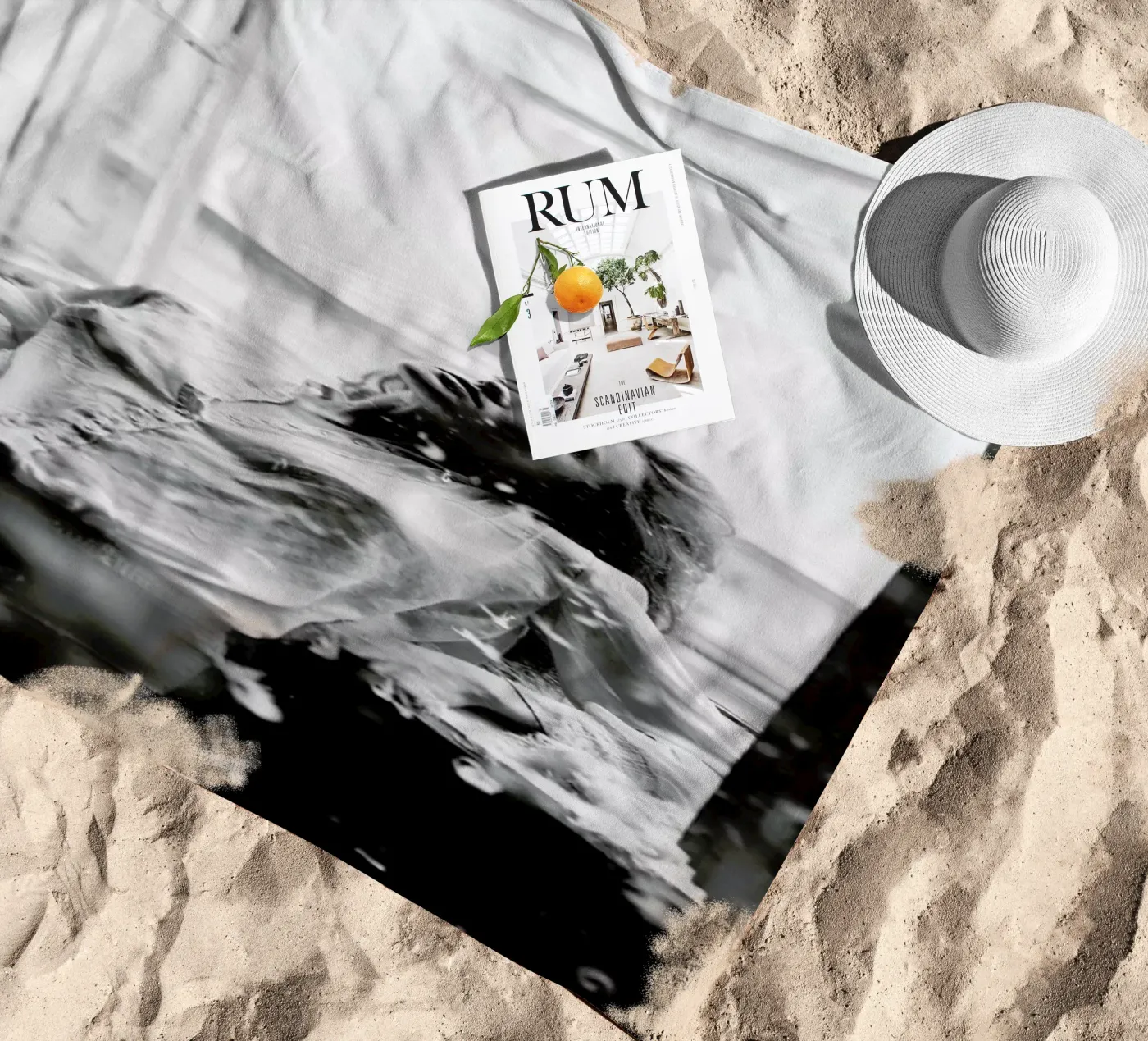 Reclining telo mare da Runway Collective