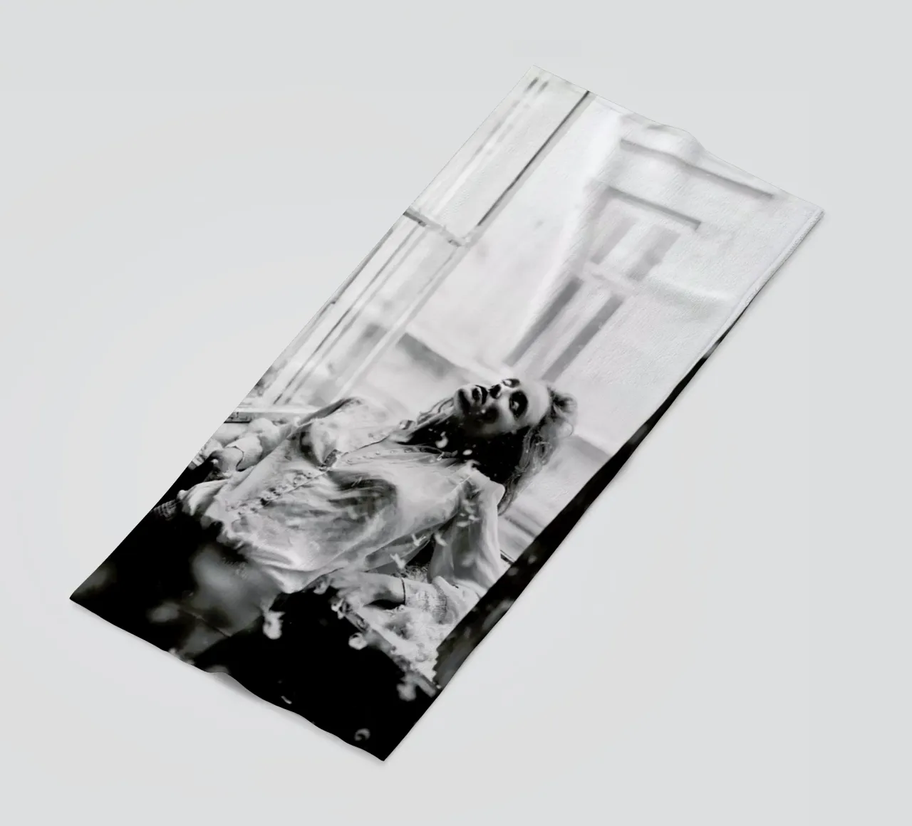 Reclining telo mare da Runway Collective