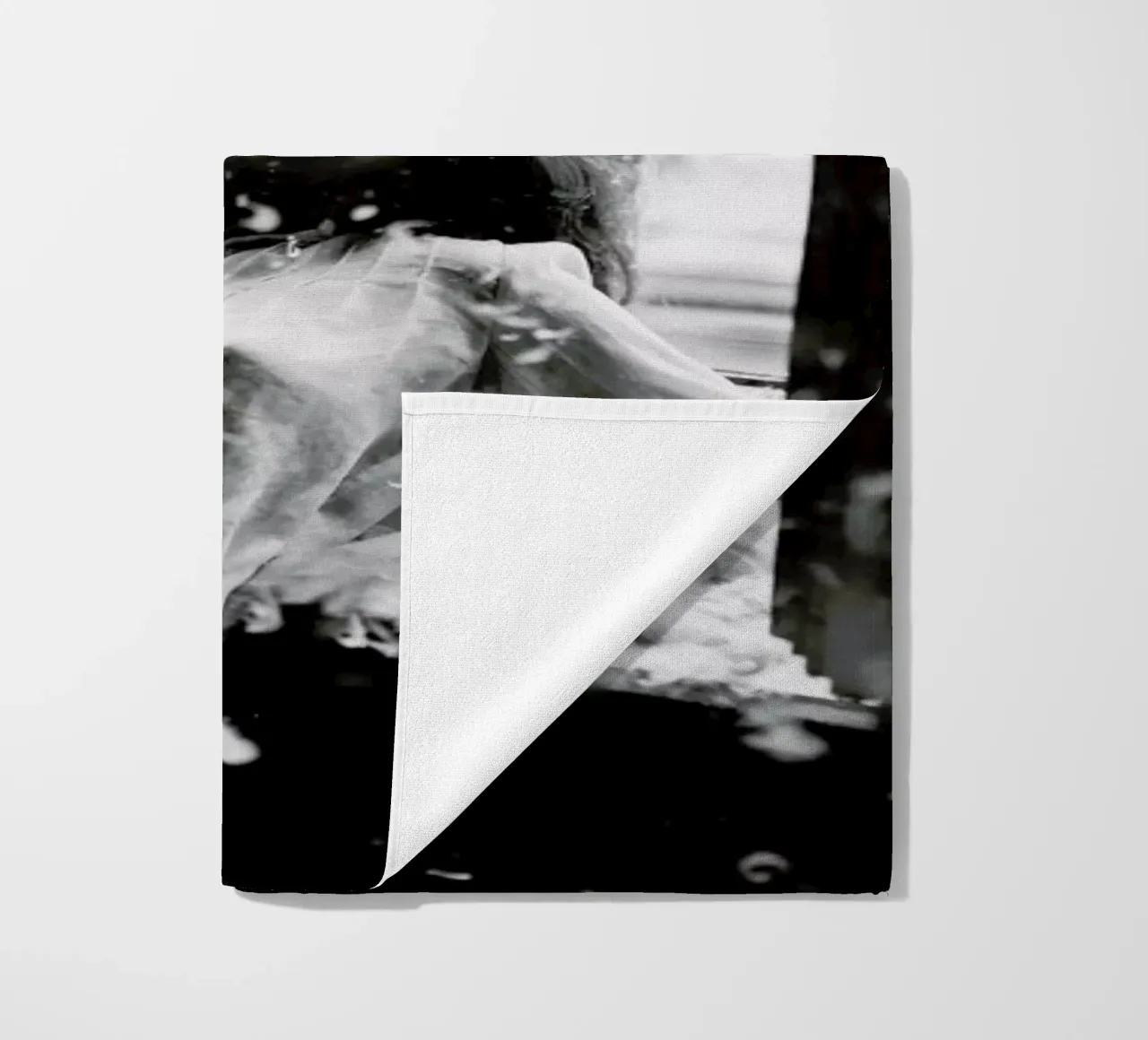 Reclining telo mare da Runway Collective