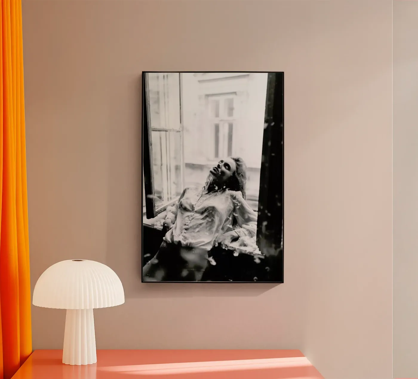 Reclining plexiglass da Runway Collective