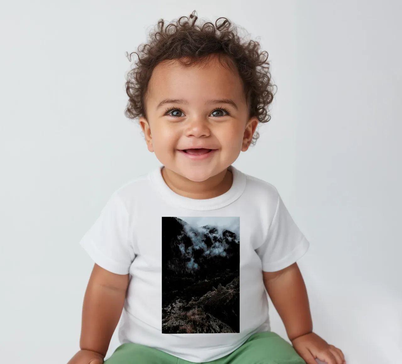 Trees and Clouds maglietta neonato da Sebastian Hilgetag