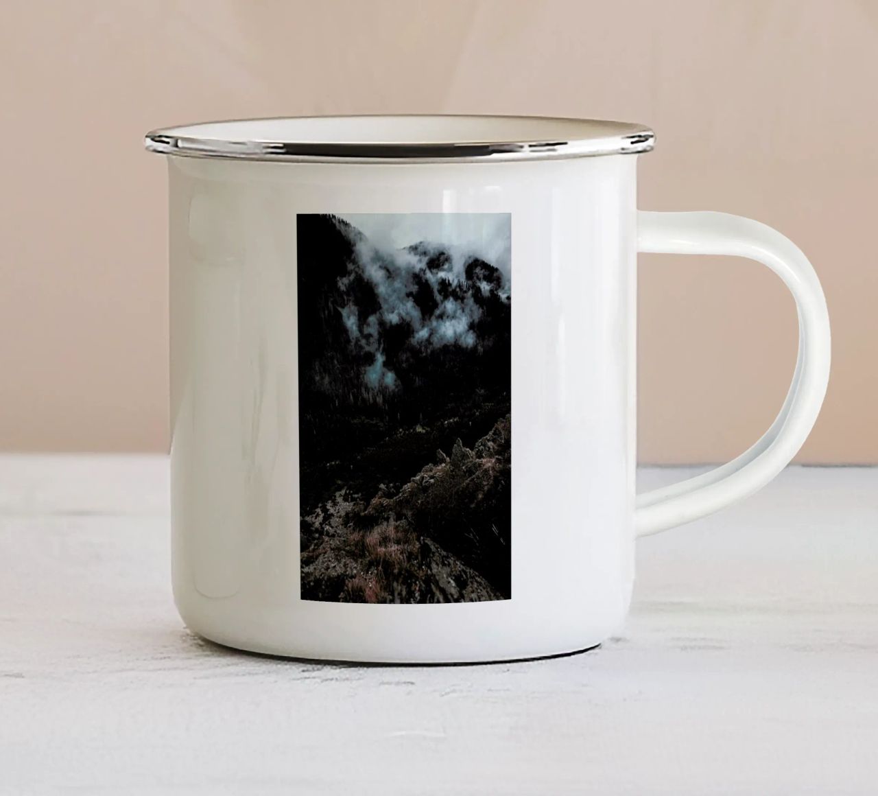 Trees and Clouds tazza in smalto da Sebastian Hilgetag