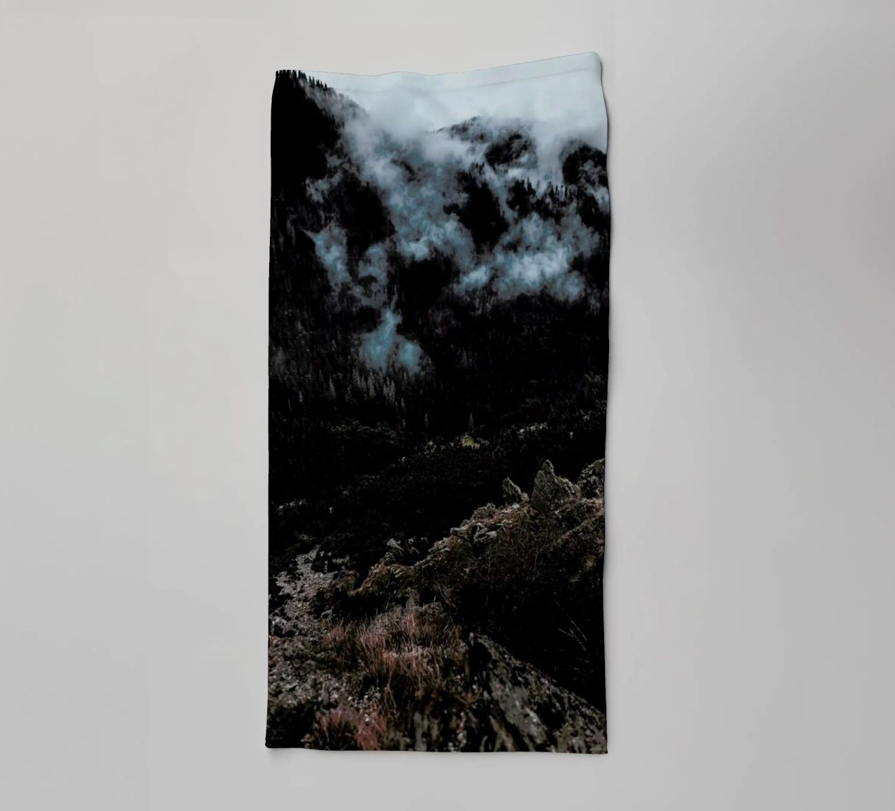 Trees and Clouds asciugamano da bagno da Sebastian Hilgetag
