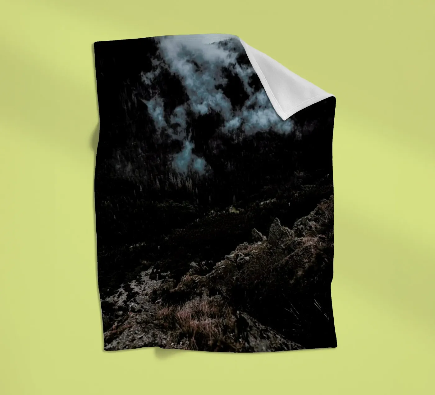 Trees and Clouds fleecedeken van Sebastian Hilgetag