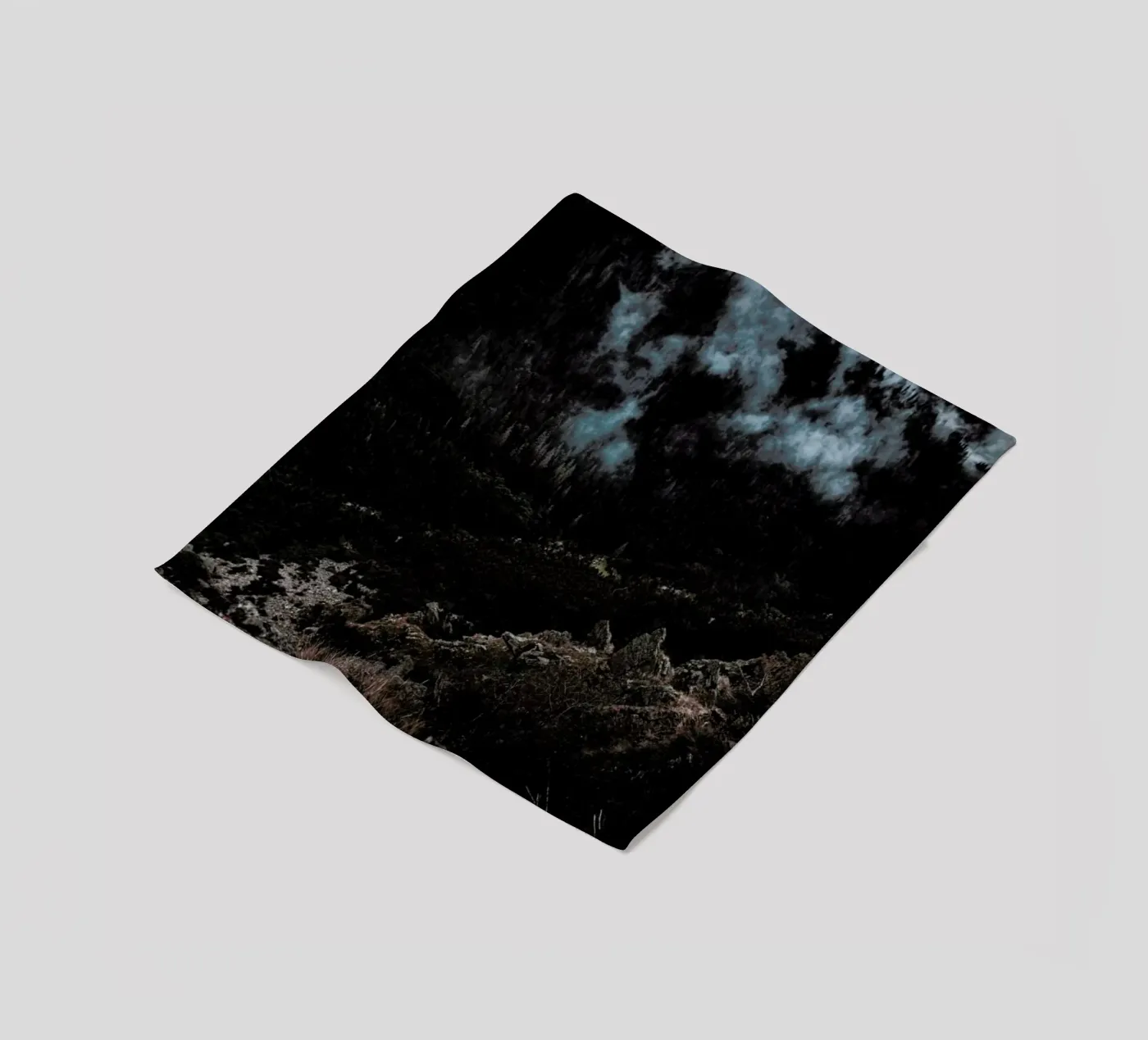 Trees and Clouds fleecedeken van Sebastian Hilgetag