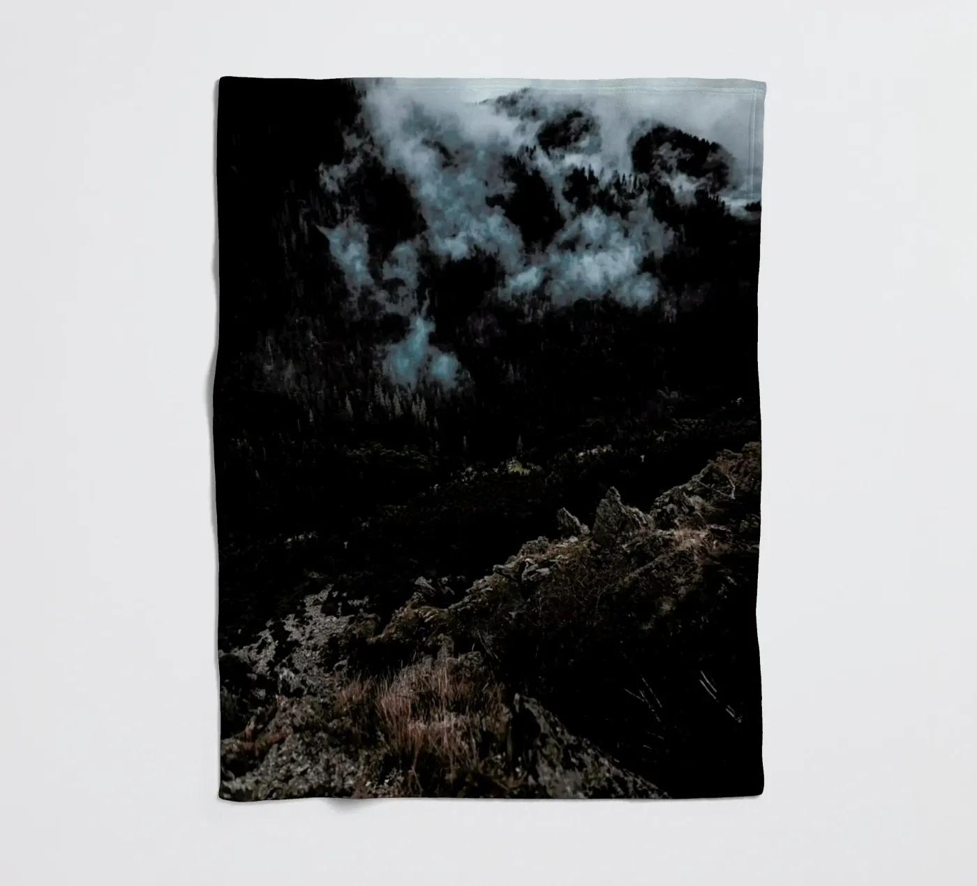 Trees and Clouds fleecedeken van Sebastian Hilgetag