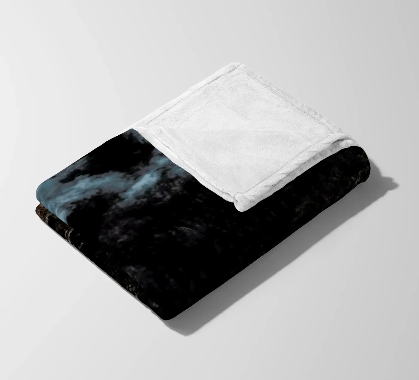 Trees and Clouds fleecedeken van Sebastian Hilgetag