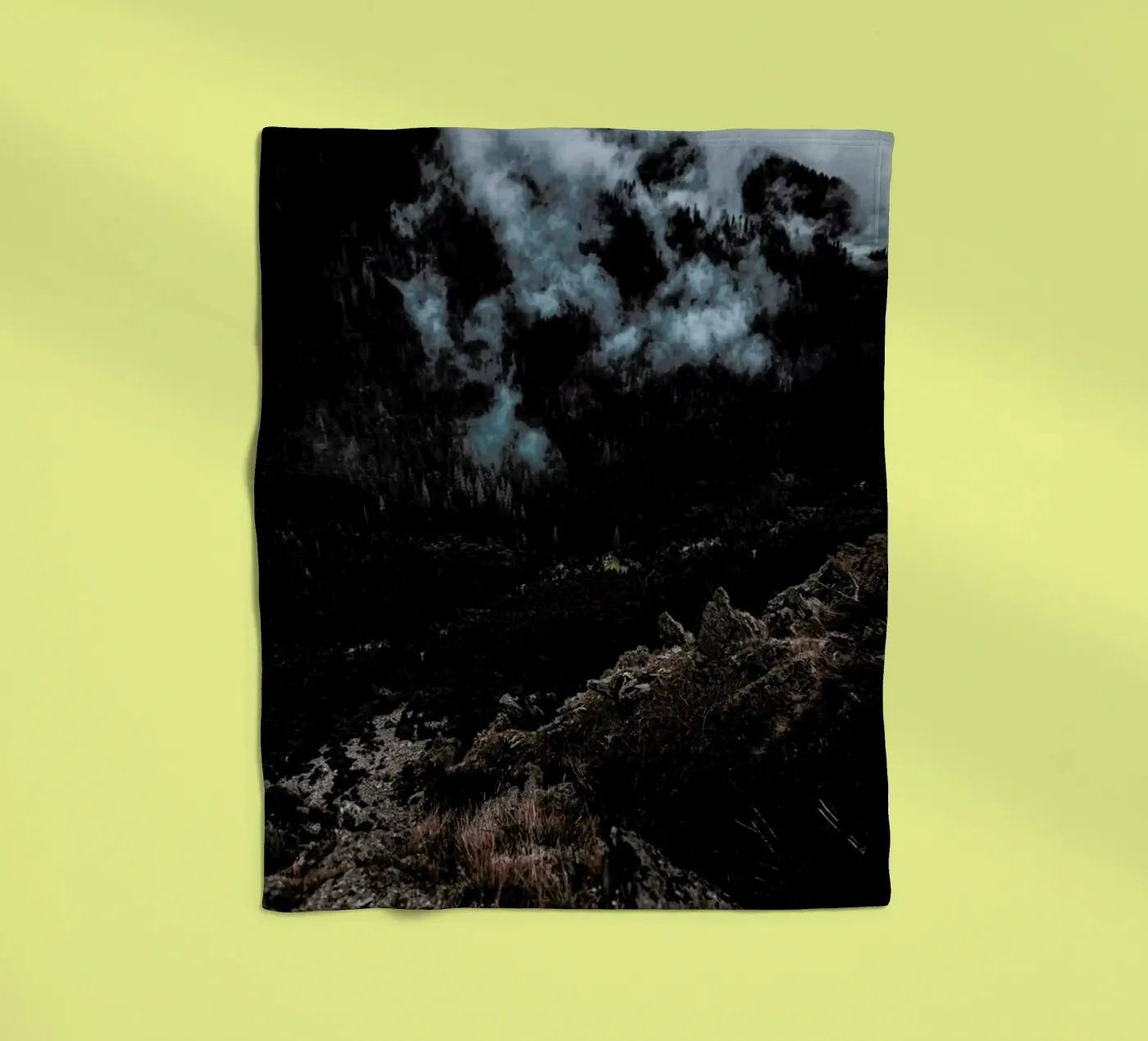 Trees and Clouds fleecedeken van Sebastian Hilgetag