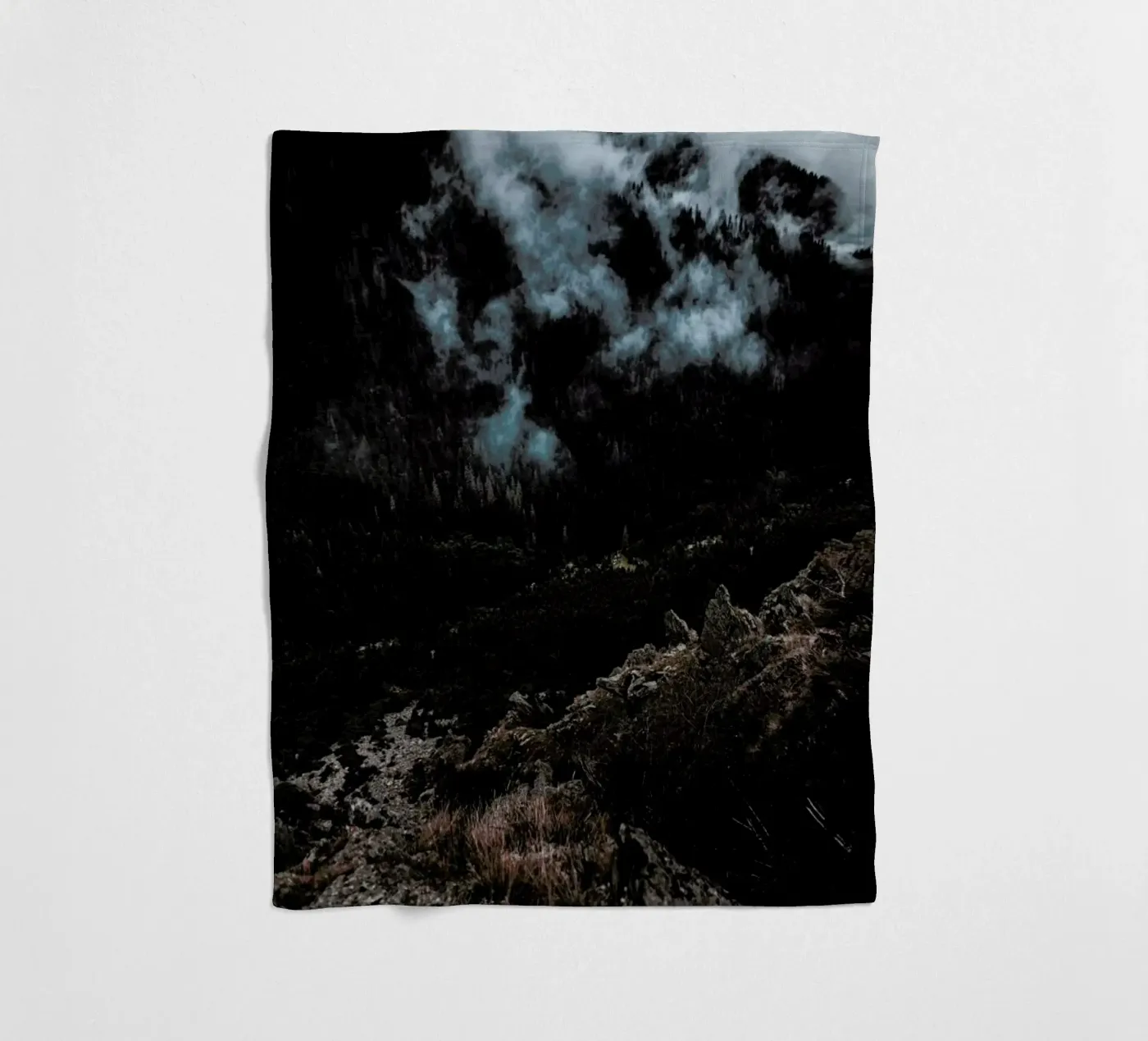 Trees and Clouds fleecedeken van Sebastian Hilgetag