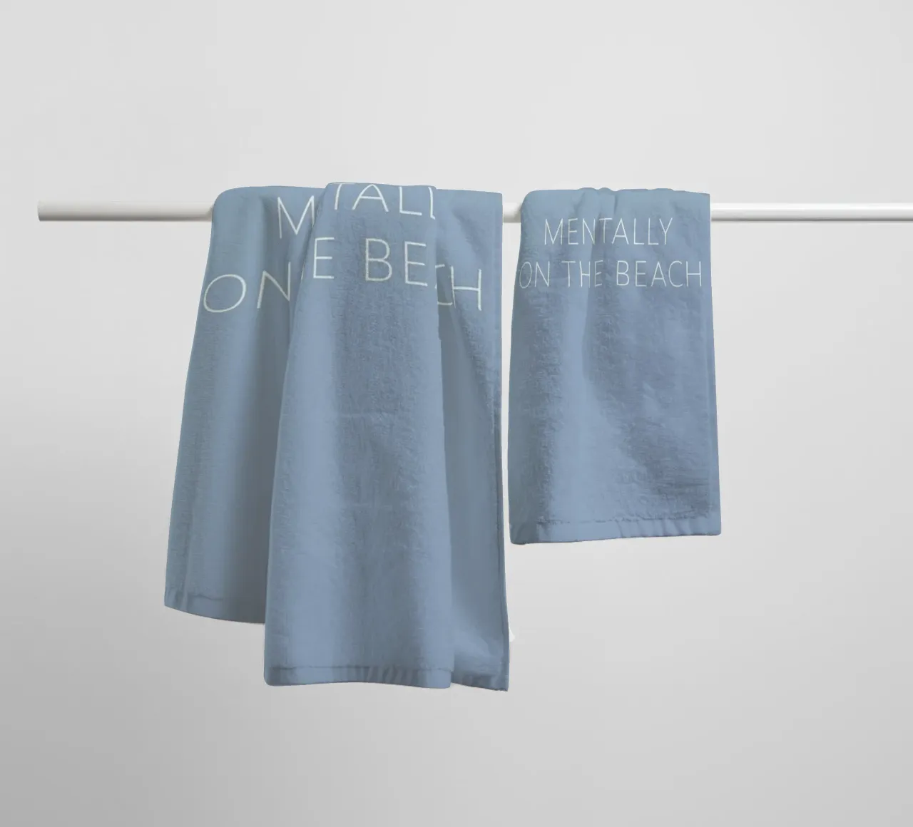 Mentally On The Beach asciugamano da bagno da Ayleen
