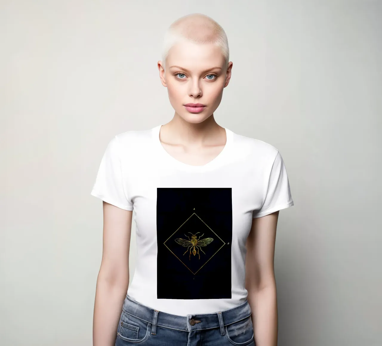 Golden Insect Frauen T-Shirt von LeDieg