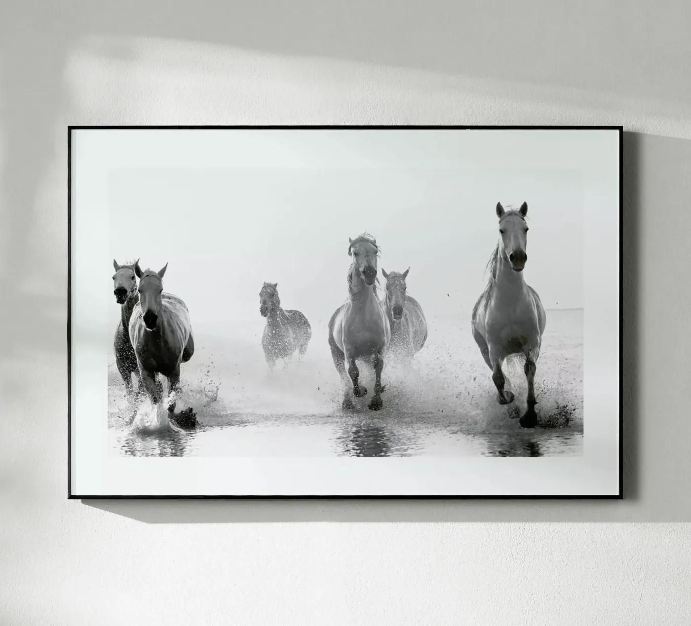Galloping Through the Surf plexiglas de Natural Kingdom