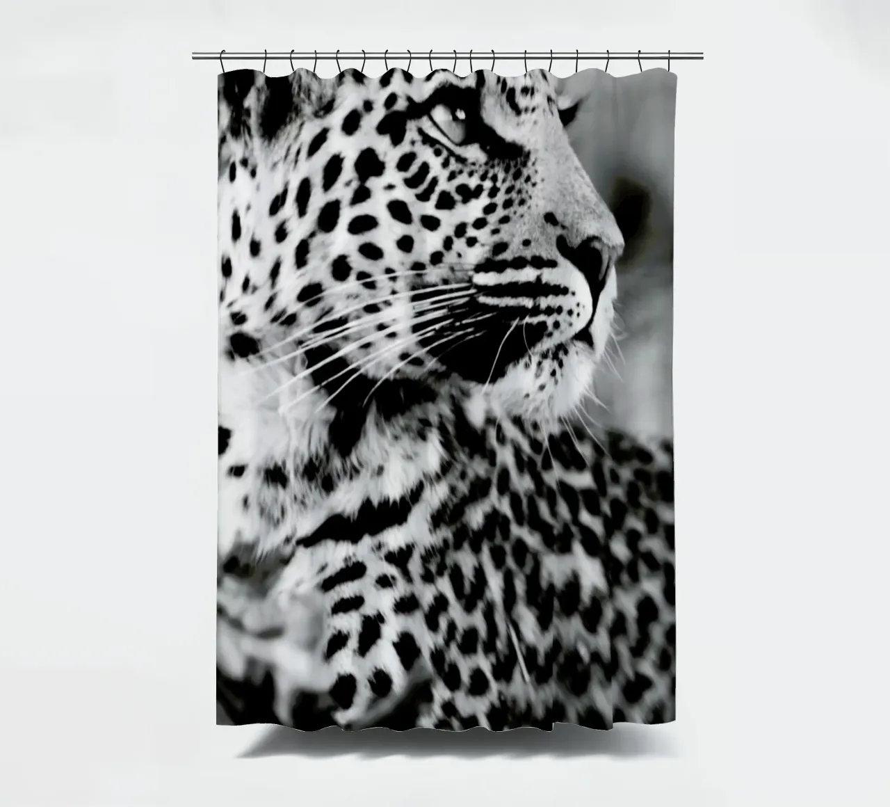 A Leopard's Spots Duschvorhang von Natural Kingdom