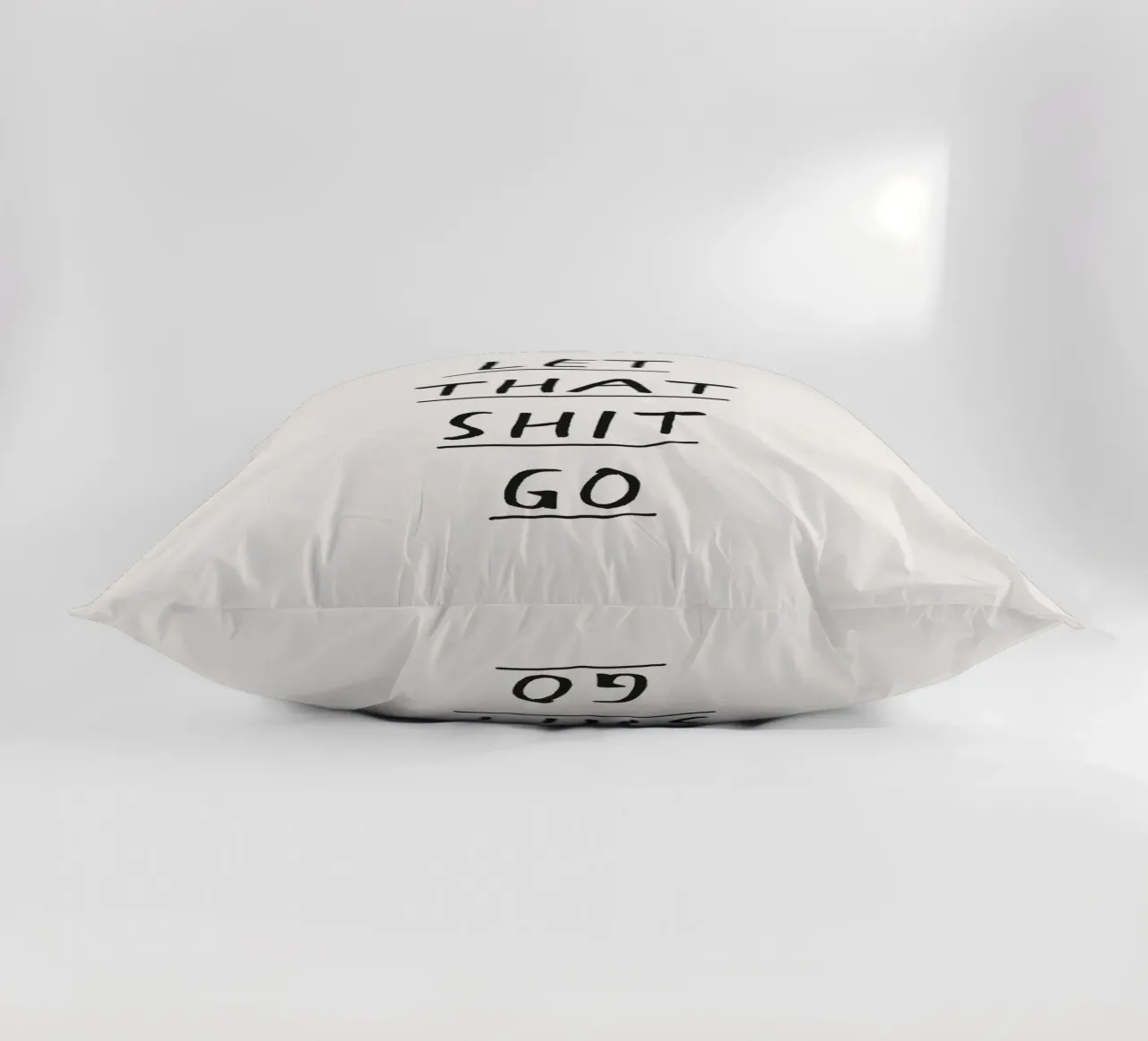 Stampa tipografica in bianco e nero di Let That Shit Go cuscino da THE MOTIVATED TYPE