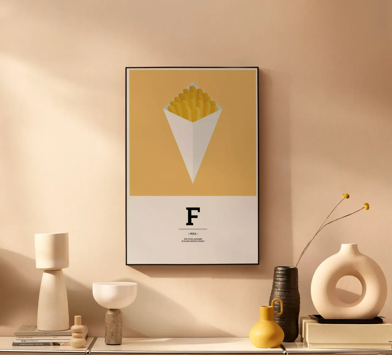 „The Food Alphabet“ - F like Fries plexiglass da BLAEK Design Studio