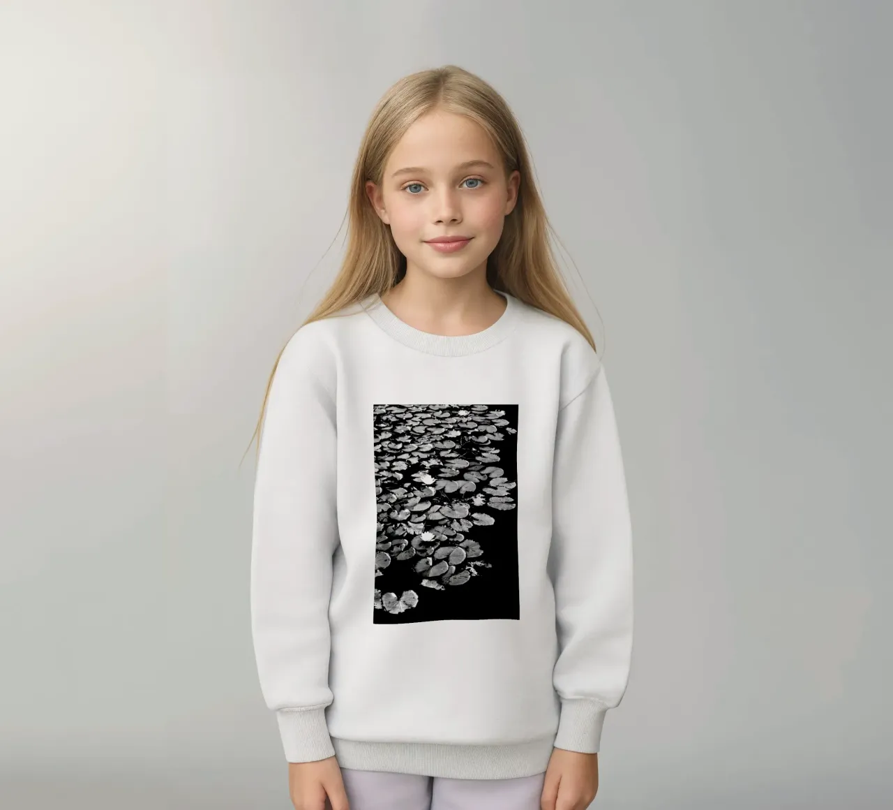 Dark Water Lily kinder sweatshirt van Babett Schultze