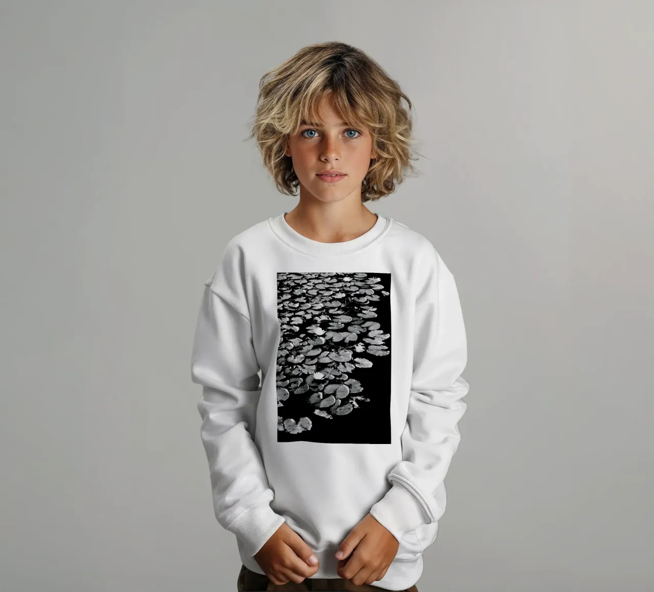 Dark Water Lily kinder sweatshirt van Babett Schultze