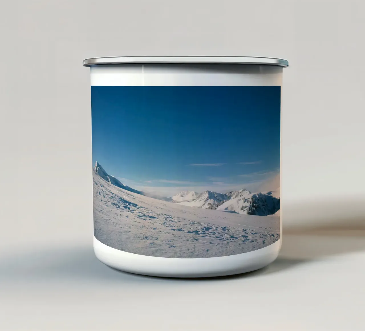 Silent Peaks – Winter Harmony in the Alps tazza in smalto da FujiSwiss