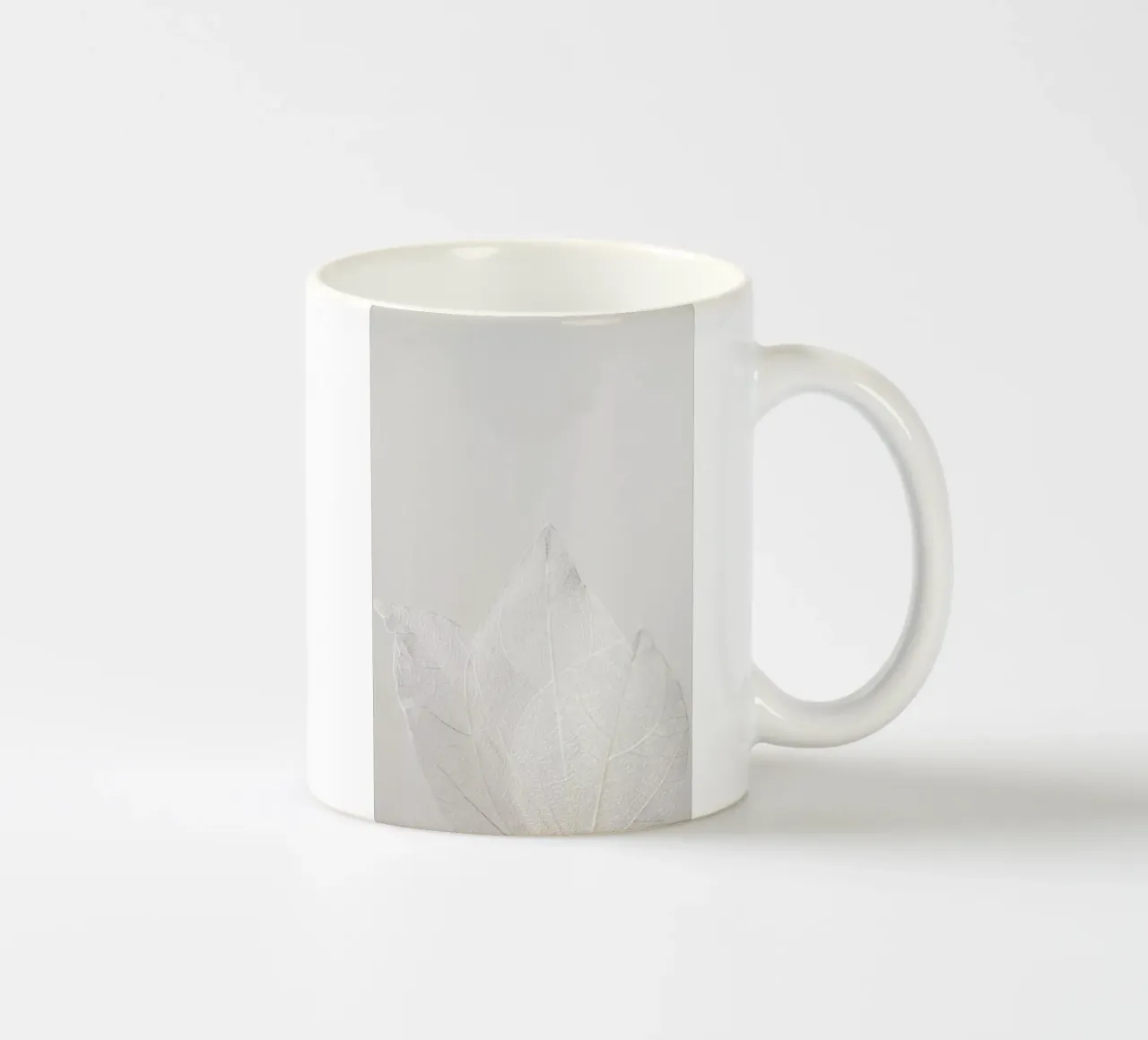 Light Skeleton Leaves tazza in ceramica da Babett Schultze