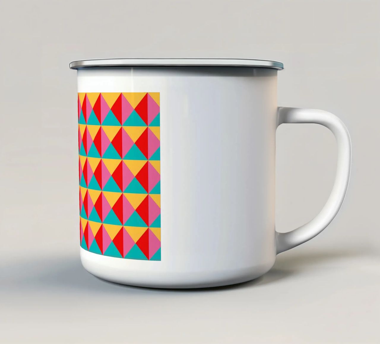 Design vivacemente colorato, turchese, rosa, giallo e rosso tazza in smalto da CreatedbySon