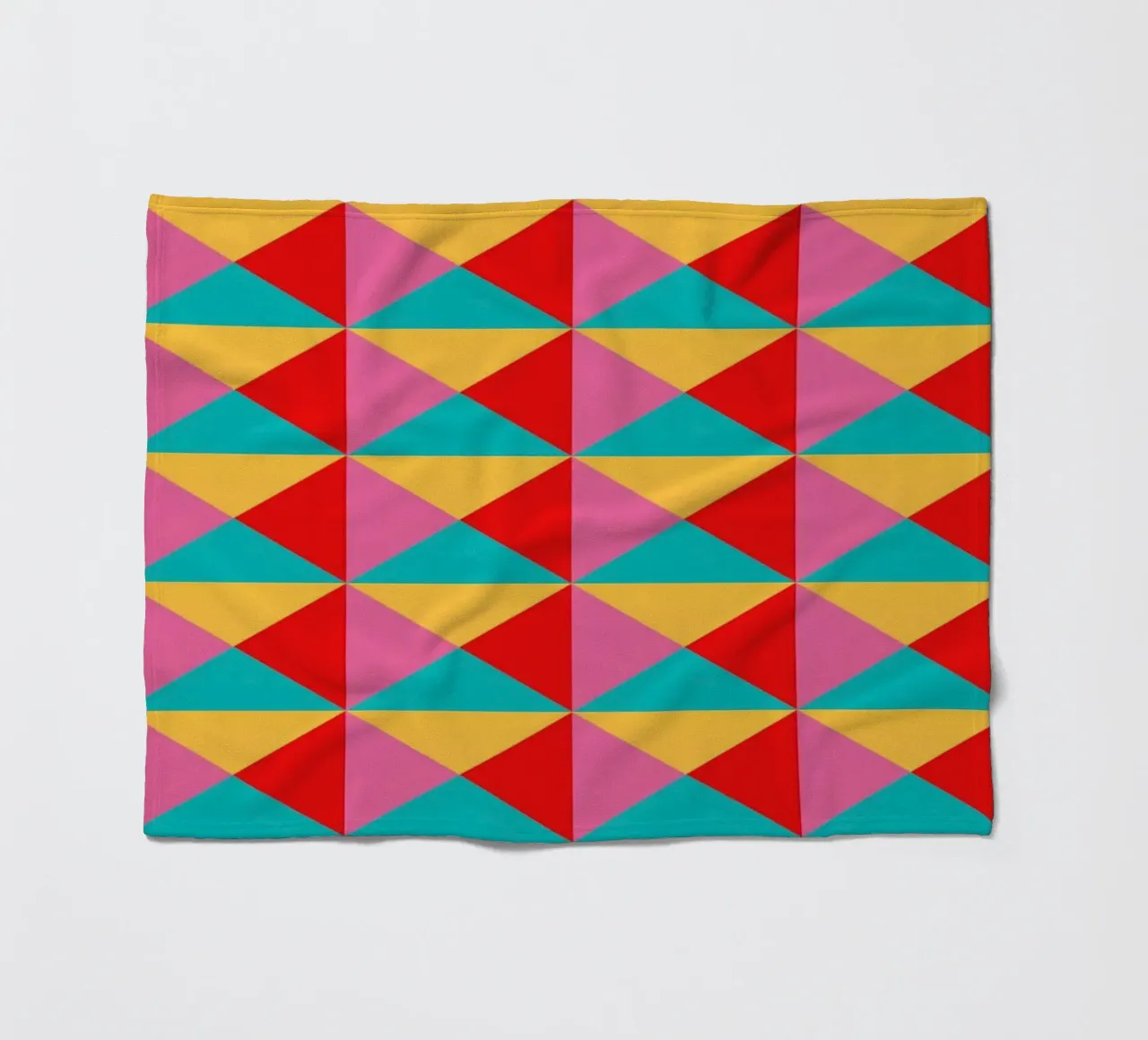 Design vivacemente colorato, turchese, rosa, giallo e rosso coperta in pile da CreatedbySon