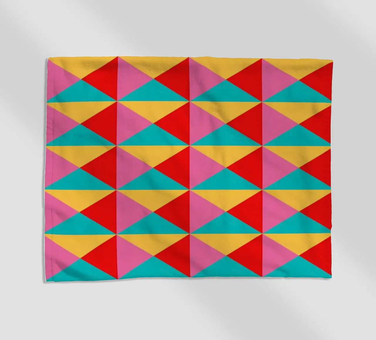 Design vivacemente colorato, turchese, rosa, giallo e rosso telo mare da CreatedbySon