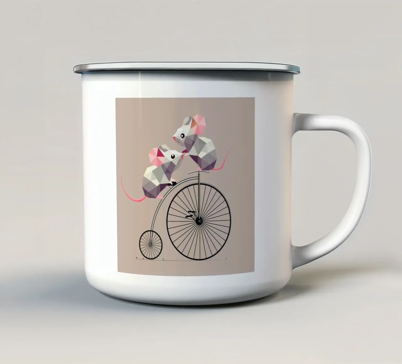 Due simpatici topi poligonali su un nostalgico penny-farthing tazza in smalto da namosh
