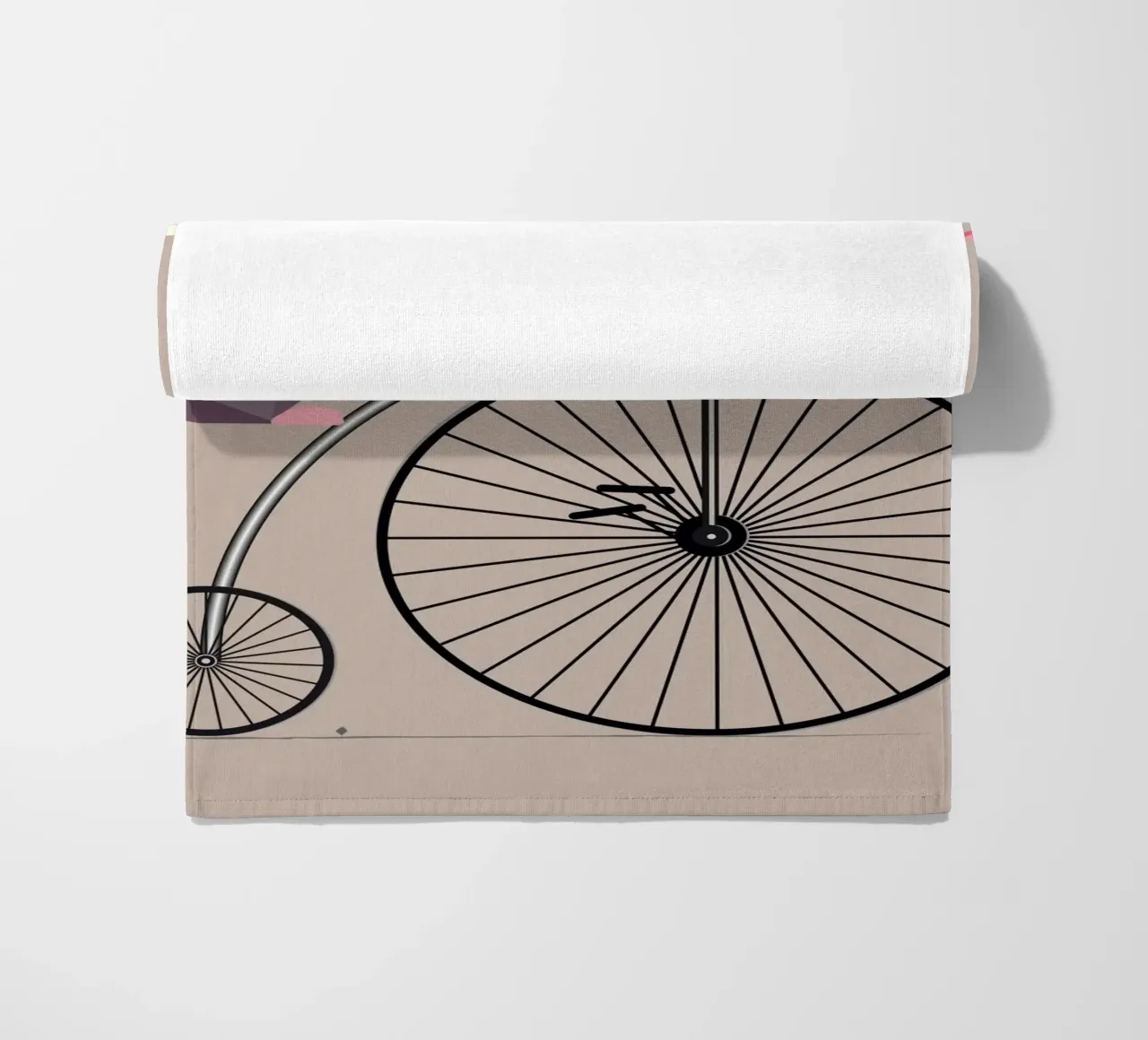 Due simpatici topi poligonali su un nostalgico penny-farthing telo mare da namosh