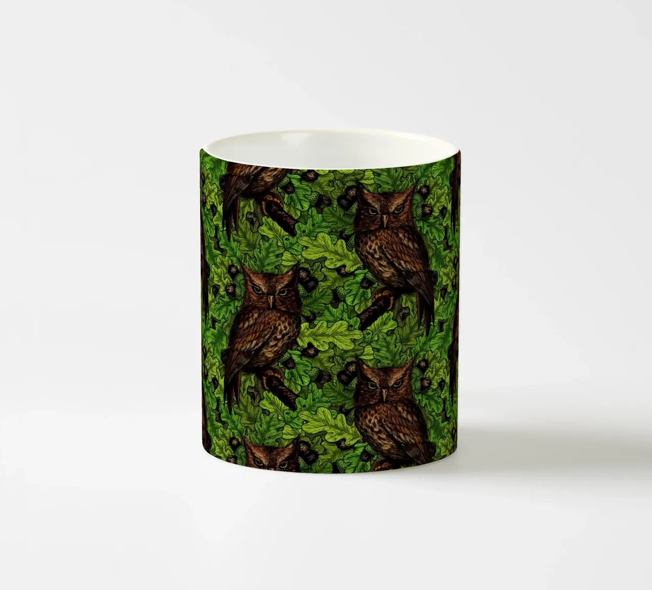 Gufi nella quercia, verde e marrone tazza in ceramica da Painted Nature