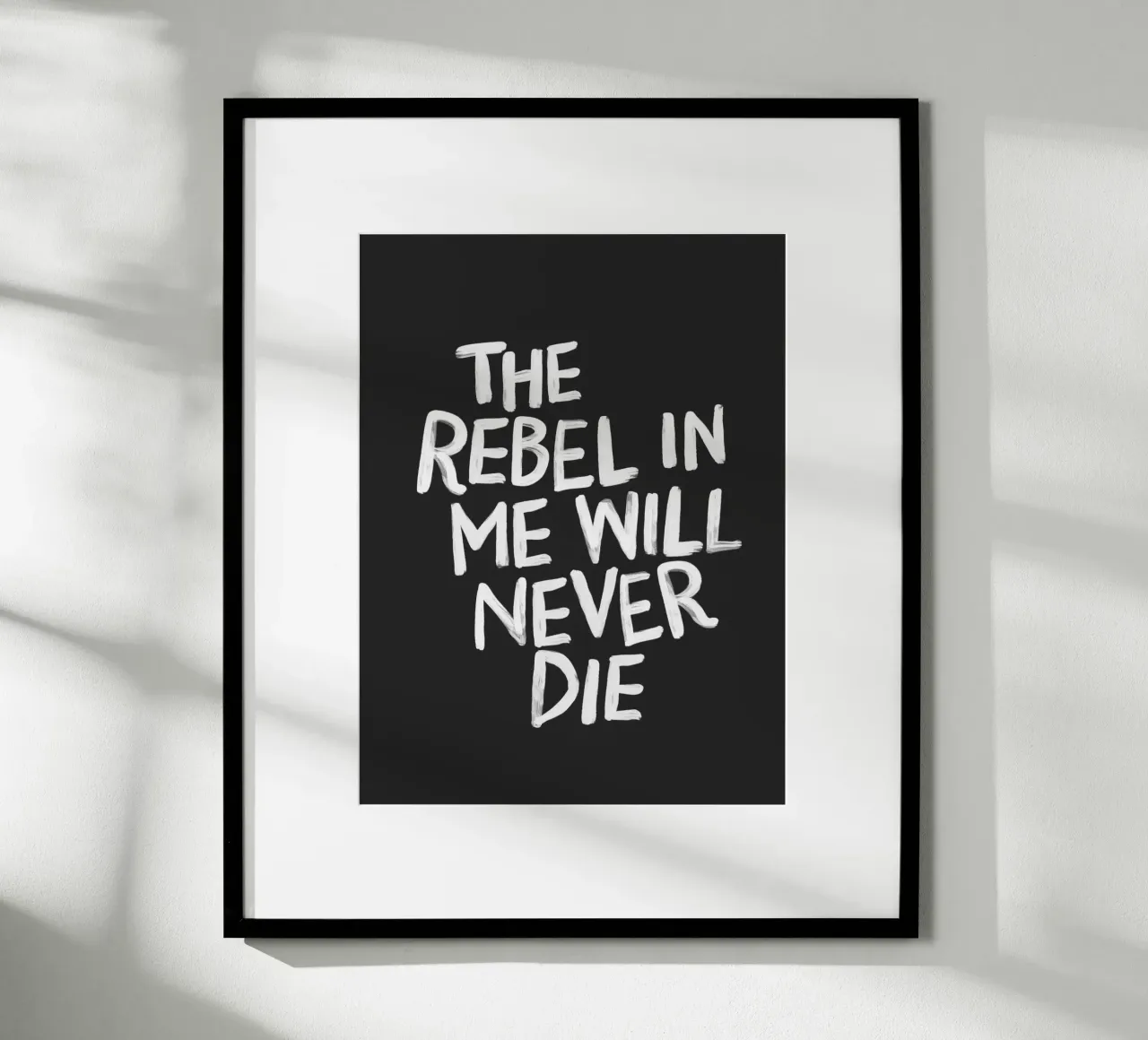 Der Rebell in mir wird nie sterben Schwarzer Typografie Druck Poster von THE MOTIVATED TYPE