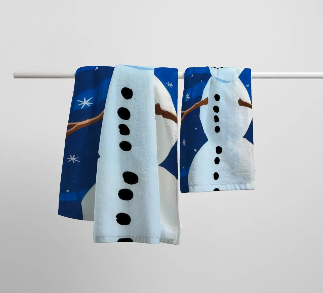 ijzig winterlandschap badhanddoek van Timeless Huse