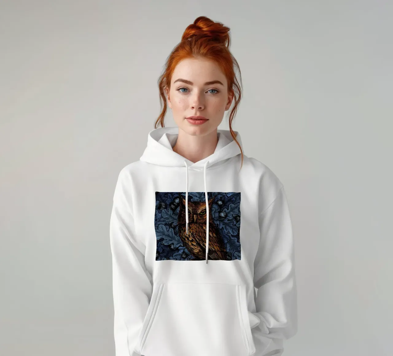 Gufi nella quercia, blu e marrone felpa con cappuccio da Painted Nature
