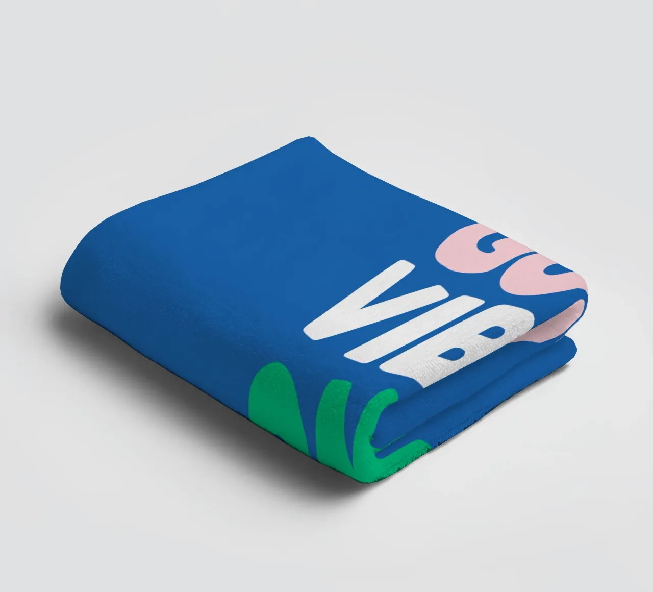 Good Vibes Only Roze Groen Blauw en Wit Typografie Print badhanddoek van THE MOTIVATED TYPE