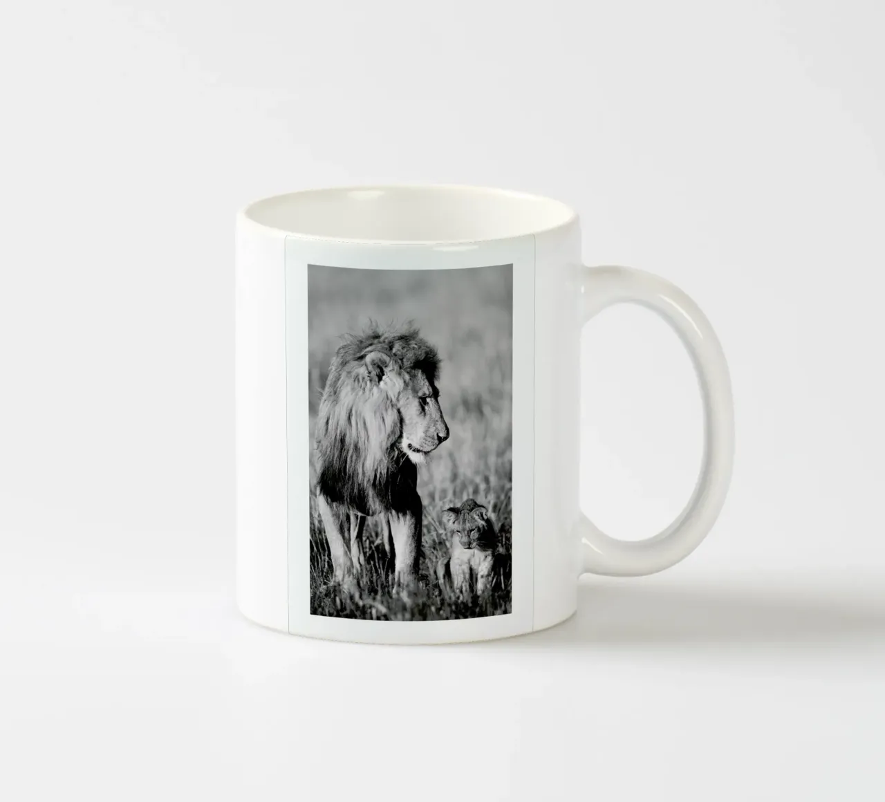 Lion Teaching His Cub tazza in ceramica da Natural Kingdom