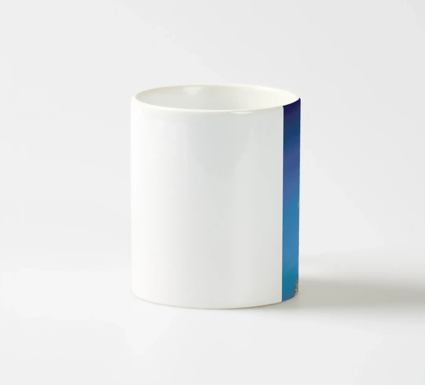 Pluto Keramik Tasse von Scott Listfield