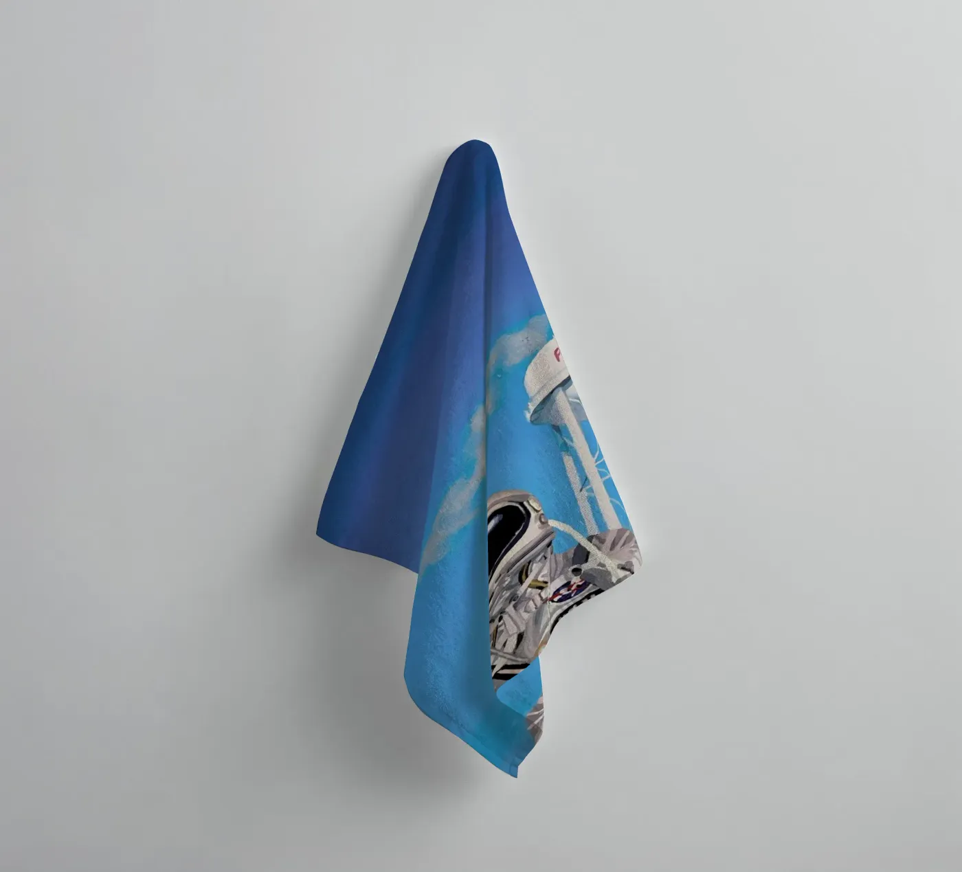 Pluto Handtuch von Scott Listfield