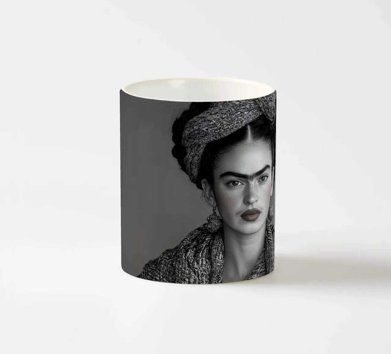Frida Kahlo - L'eco dell'accettazione tazza in ceramica da Fantasias Florales